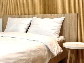 Хостелы COMPASS Station Hostel Львов Двухместный номер с 1 кроватью и общей ванной комнатой-1