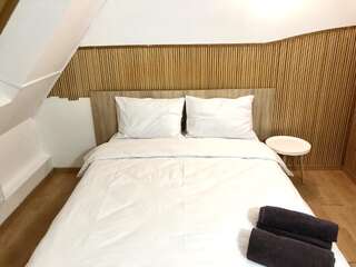 Хостелы COMPASS Station Hostel Львов Двухместный номер с 1 кроватью и общей ванной комнатой-6