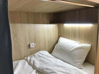 Хостелы COMPASS Station Hostel Львов Кровать в общем 6-местном номере для мужчин и женщин-4